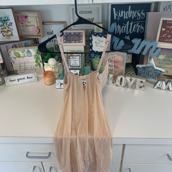 Victoria’s Secret Beige/Cream Slip Dress size 34D - Picture 9 of 16